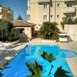 Apartmanhotel Lekavski ***